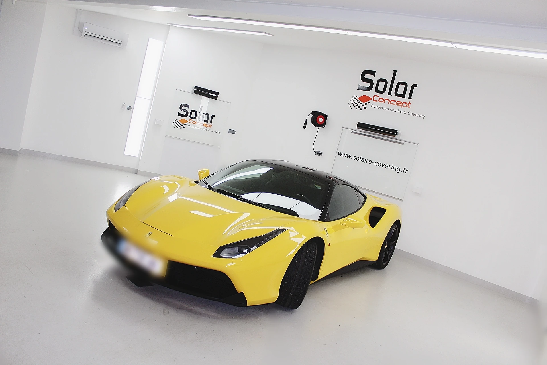 FERRARI 488 GTB GIALLO MODENA — photo 8