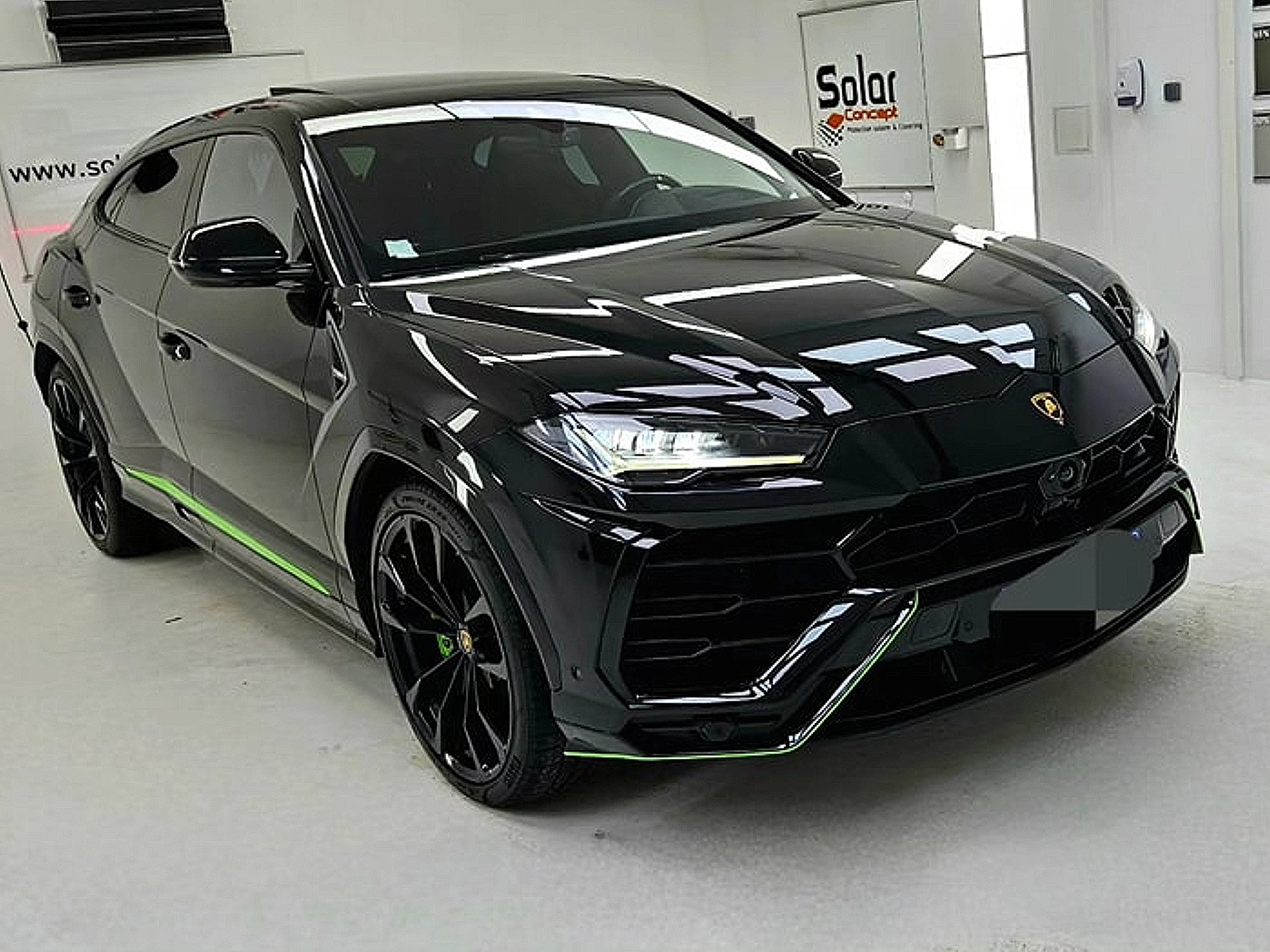 LAMBORGHINI URUS NOIR