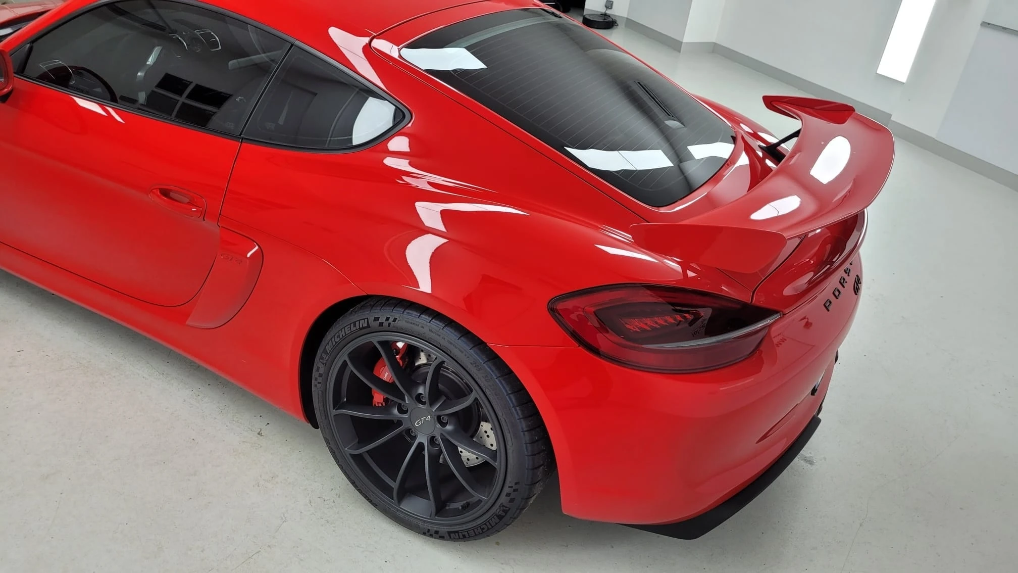 PORSCHE CAYMAN GT4 981 — photo 5